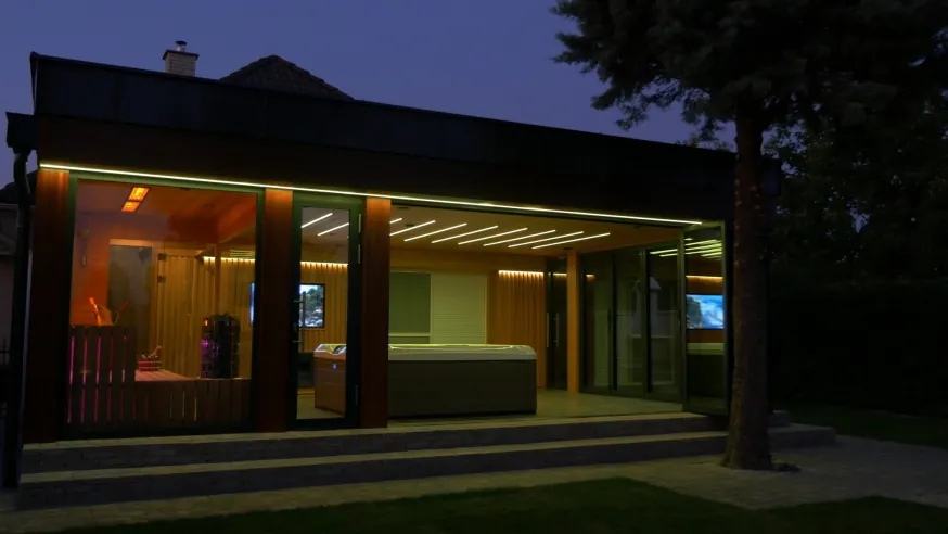 Wellness Haus im Garten mit Sauna und Whirlpool
