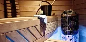 Saunahaus und Wellness-Bereich, kombinierte Sauna mit finnischem Saunaofen Saunahaus und Wellness-Bereich, kombinierte Sauna mit finnischem Saunaofen